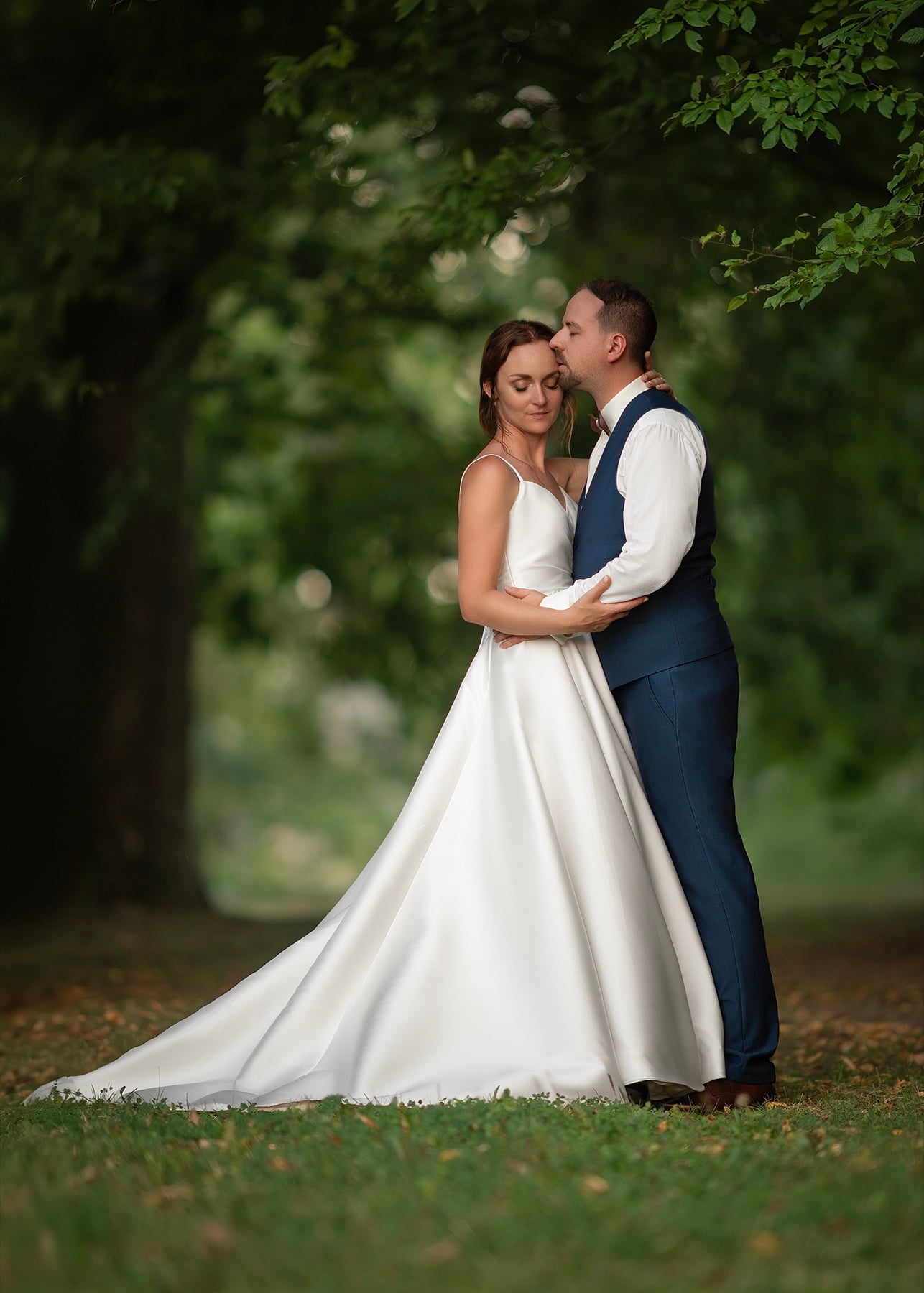 Natural light wedding portrait outdoors, straight out of camera